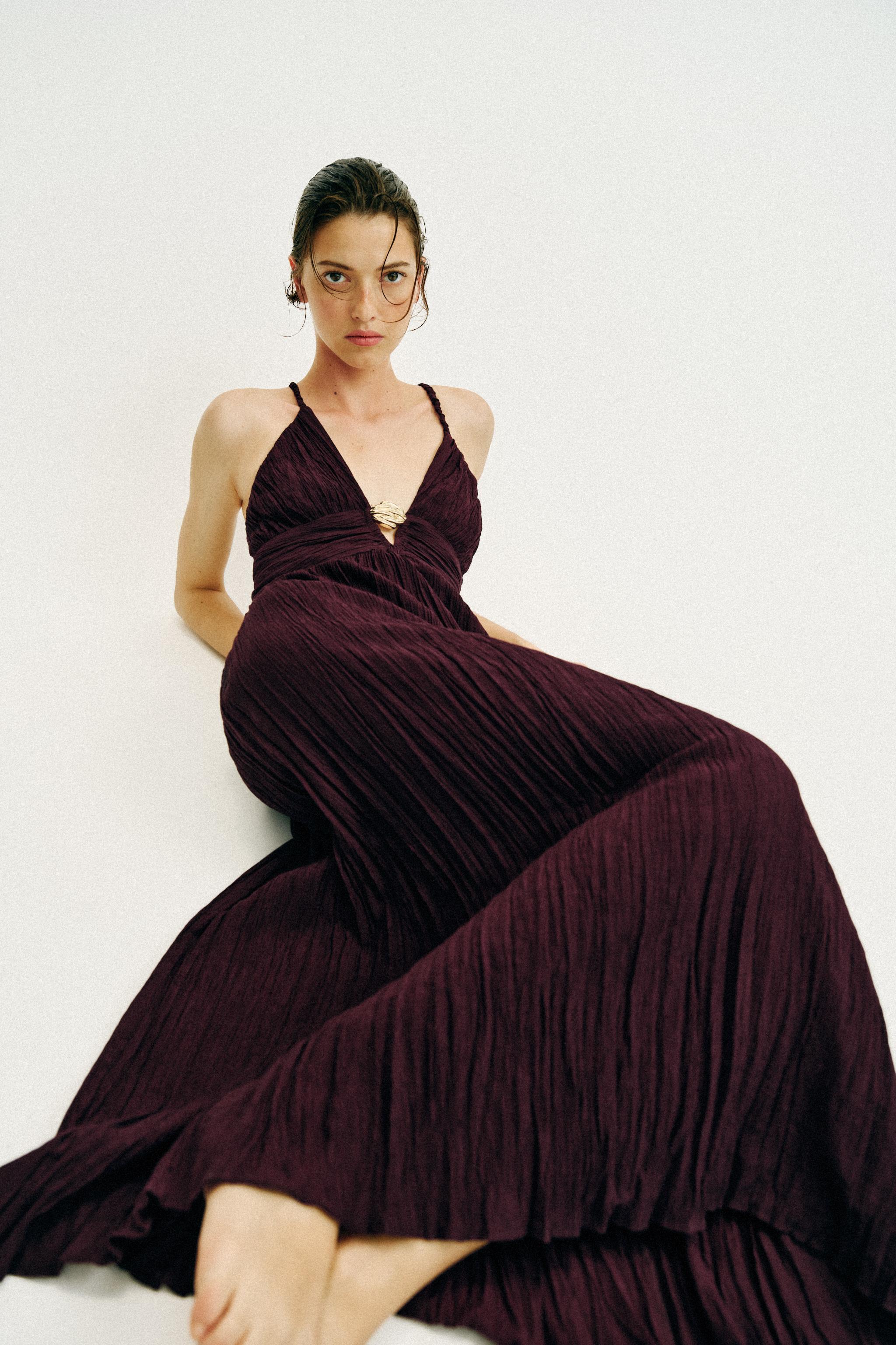 ROBE MI-LONGUE AVEC ACCESSOIRES